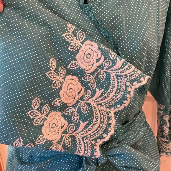 Matching gown and robe - Picture 9 of 10